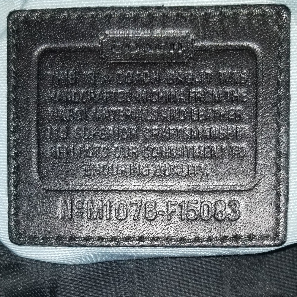 COACH (F15083)Signature SOHO LYNN HOBO Lrg - Black - Picture 5 of 5